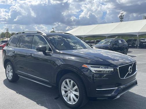 2016 Volvo XC90 T6 Momentum