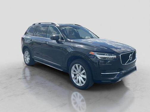 2016 Volvo XC90 T6 Momentum