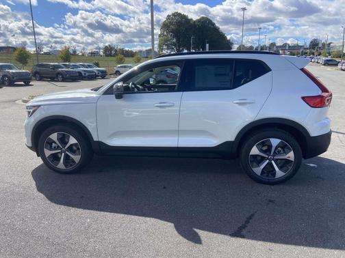 2026 Volvo XC40 B5 Plus