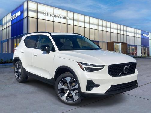2026 Volvo XC40 B5 Plus