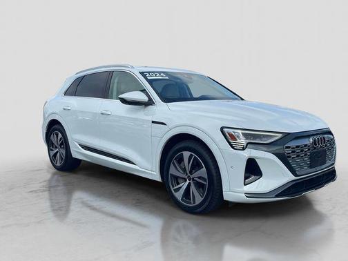 Glacier White Metallic 2024 Audi Q8 e-tron Prestige
