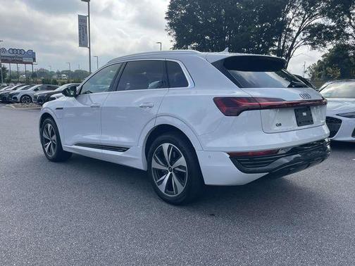 Glacier White Metallic 2024 Audi Q8 e-tron Prestige