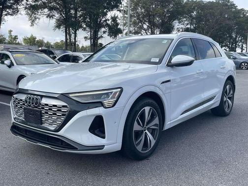 Glacier White Metallic 2024 Audi Q8 e-tron Prestige