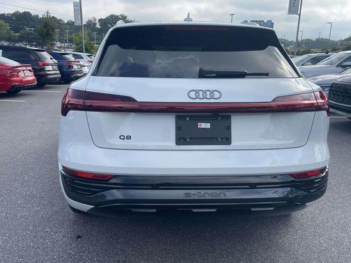 Glacier White Metallic 2024 Audi Q8 e-tron Prestige
