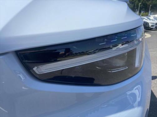 2025 Volvo XC40 B5 Plus Bright Theme