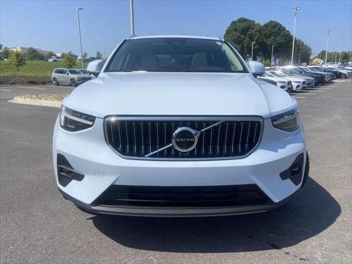 2025 Volvo XC40 B5 Plus Bright Theme