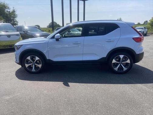 2025 Volvo XC40 B5 Plus Bright Theme