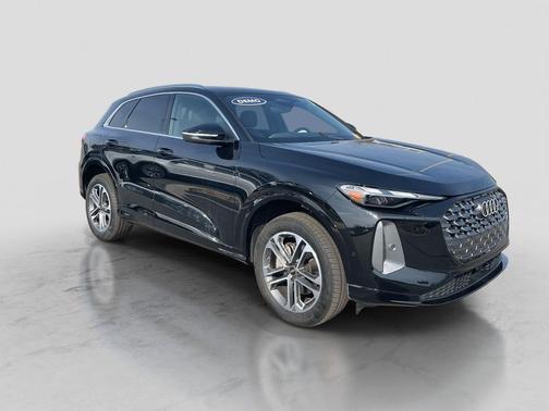 2025 Audi Q5 Premium TFSI quattro S tronic