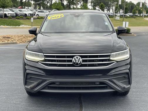 Deep Black Pearl 2022 Volkswagen Tiguan 2.0T SE