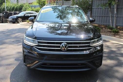 Deep Black Pearl 2022 Volkswagen Tiguan 2.0T SE