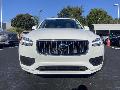 2022 Volvo XC90 T6 Momentum