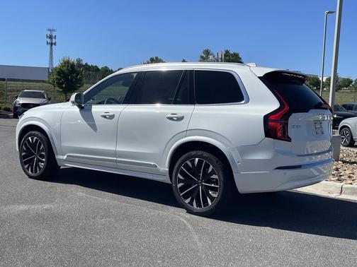 Crystal White Pearl 2026 Volvo XC90 Plus, B5 AWD Gas (mild hybrid), Gasoline, Bright, 7 Seats