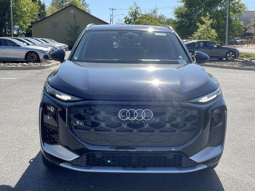 Mythos Black Metallic 2026 Audi Q3 TFSI quattro S tronic