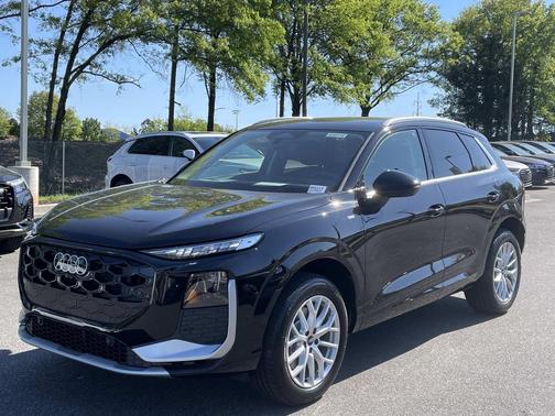 Mythos Black Metallic 2026 Audi Q3 TFSI quattro S tronic