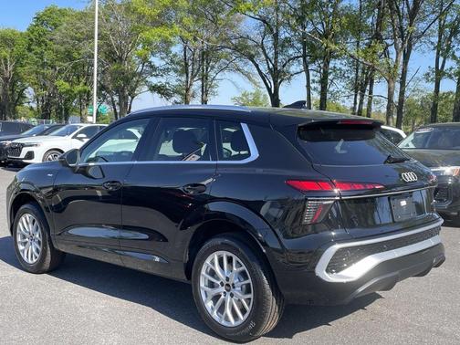 Mythos Black Metallic 2026 Audi Q3 TFSI quattro S tronic