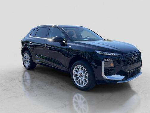 Mythos Black Metallic 2026 Audi Q3 TFSI quattro S tronic