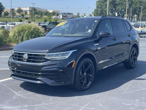 Deep Black Pearl 2023 Volkswagen Tiguan 2.0T SE R-Line Black