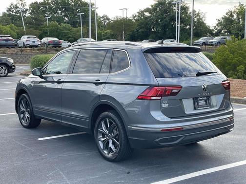Platinum Gray Metallic 2023 Volkswagen Tiguan 2.0T SE