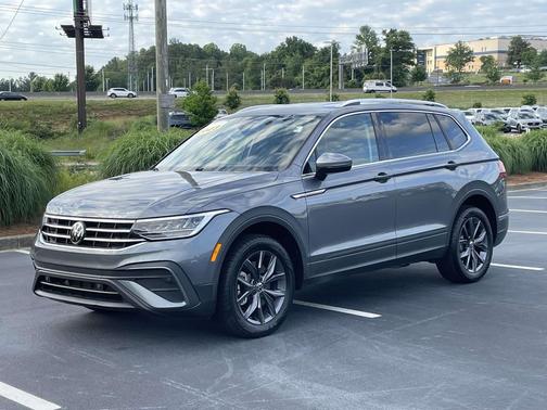 Platinum Gray Metallic 2023 Volkswagen Tiguan 2.0T SE
