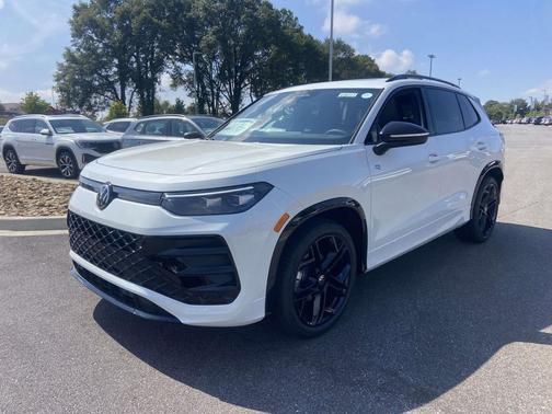 2025 Volkswagen Tiguan 2.0T SE R-Line Black