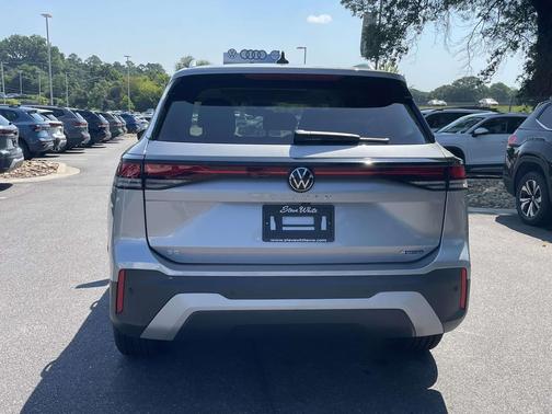 pyrite silver metallic 2026 Volkswagen Tiguan 2.0T SE 4MOTION