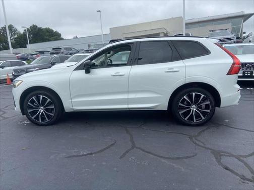 2024 Volvo XC60 B5 Plus Dark Theme