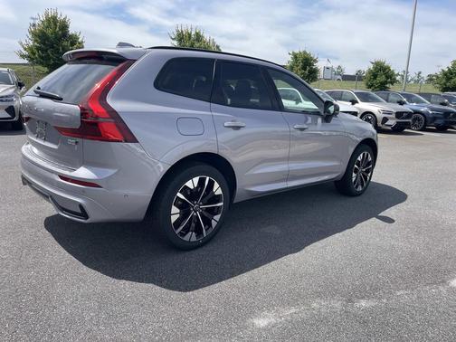 Aurora Silver 2026 Volvo XC60 B5 Plus