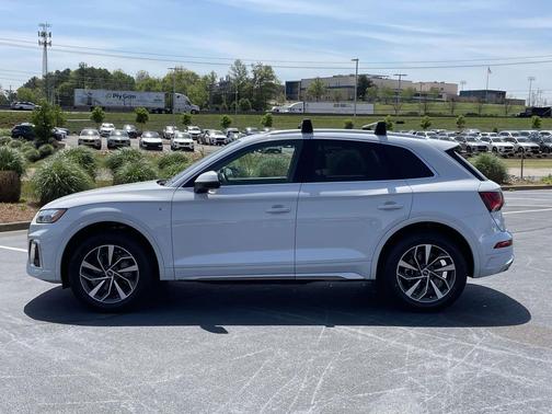 Glacier White Metallic 2023 Audi Q5 45 S line Premium Plus