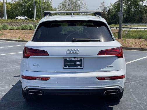 Glacier White Metallic 2023 Audi Q5 45 S line Premium Plus