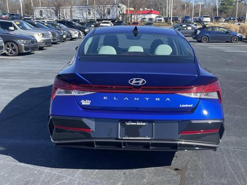 2025 Hyundai ELANTRA Limited