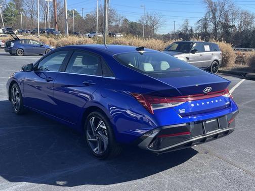 2025 Hyundai ELANTRA Limited