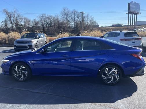 2025 Hyundai ELANTRA Limited