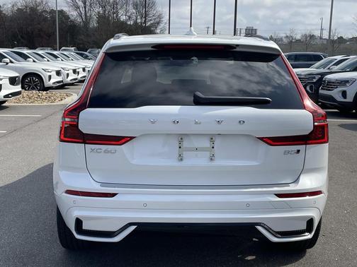2026 Volvo XC60 B5 Plus