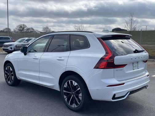 2026 Volvo XC60 B5 Plus