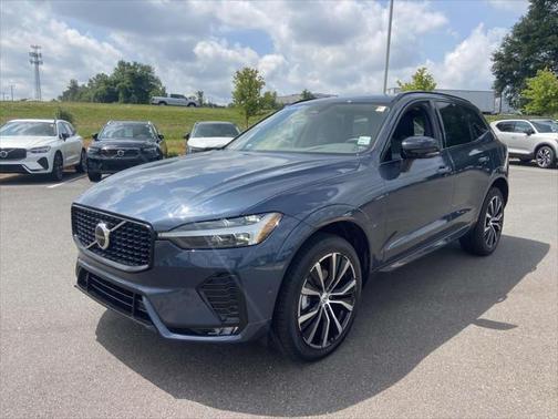 2024 Volvo XC60 B5 Plus Dark Theme
