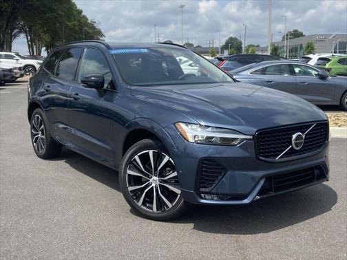 2024 Volvo XC60 B5 Plus Dark Theme