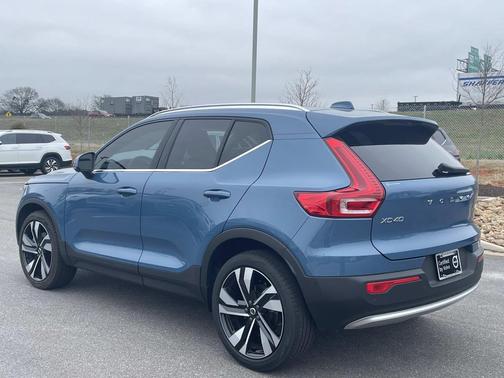 2024 Volvo XC40 B5 Plus Bright Theme