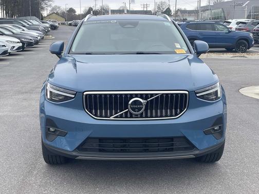 2024 Volvo XC40 B5 Plus Bright Theme