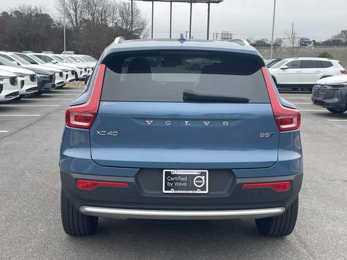 2024 Volvo XC40 B5 Plus Bright Theme