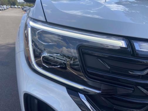 2026 Volkswagen Atlas Cross Sport 2.0T SE