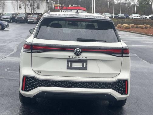 2026 Volkswagen Tiguan 2.0T SE R-Line Black