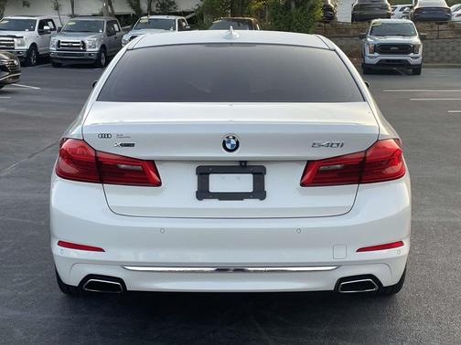 White 2018 BMW 540 xDrive