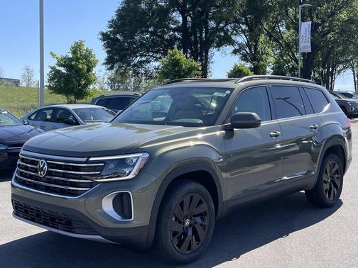 avocado green pearl 2026 Volkswagen Atlas 2.0T SE w/Technology