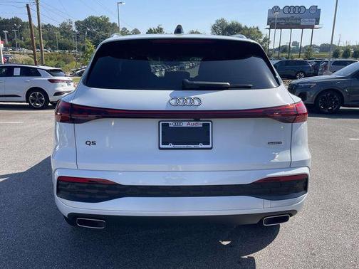 Glacier White Metallic 2026 Audi Q5 Premium Plus TFSI quattro S tronic