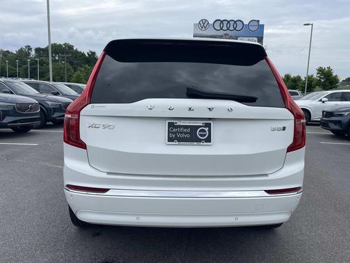 Crystal White Metallic 2023 Volvo XC90 B5 Plus