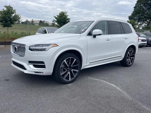 Crystal White Metallic 2023 Volvo XC90 B5 Plus