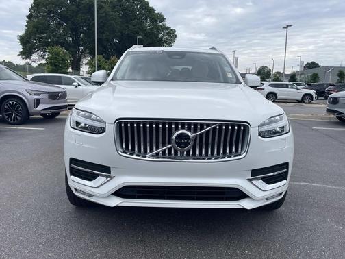 Crystal White Metallic 2023 Volvo XC90 B5 Plus