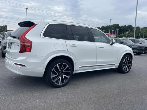 Crystal White Metallic 2023 Volvo XC90 B5 Plus