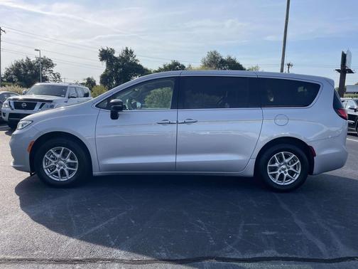 Silver Mist Clearcoat 2024 Chrysler Pacifica Touring L