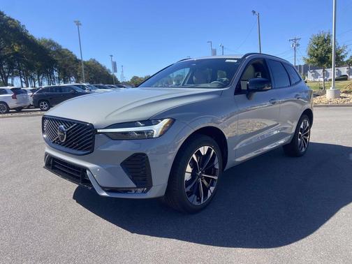 2026 Volvo XC60 B5 Plus